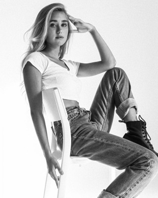 Emily Skinner pic #1185645