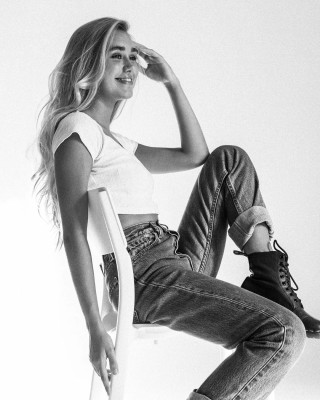 Emily Skinner pic #1182225