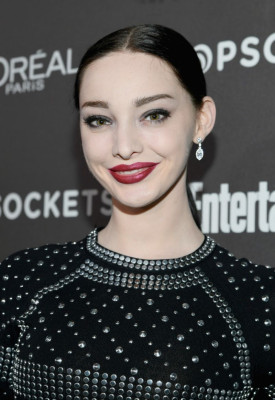 Emma Dumont pic #1101911
