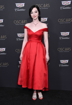 Emma Dumont pic #1109479