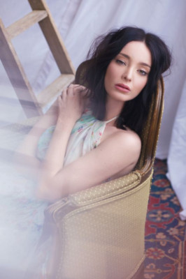 Emma Dumont pic #1119920