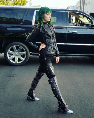 Emma Dumont pic #1091806