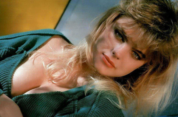 photo 4 in Erika Eleniak gallery [id343674] 2011-02-22 00:00:00