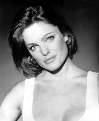 Erika Eleniak pic #1313379