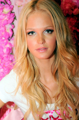 Erin Heatherton pic #296018