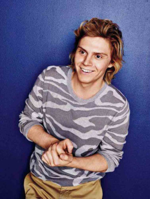Evan Peters pic #699322