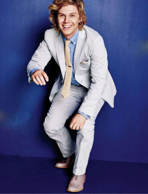 Evan Peters pic #699284