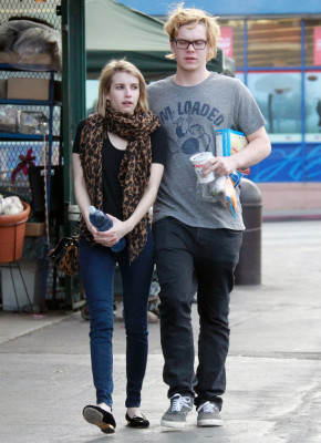Evan Peters pic #707400