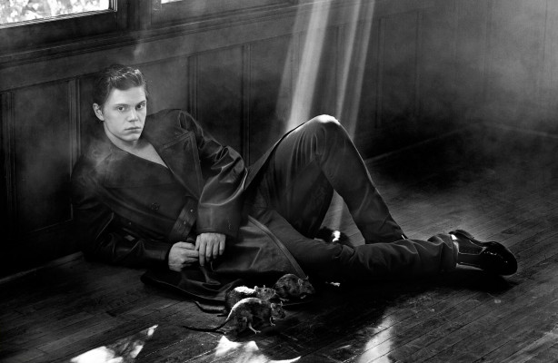 Evan Peters pic #557671