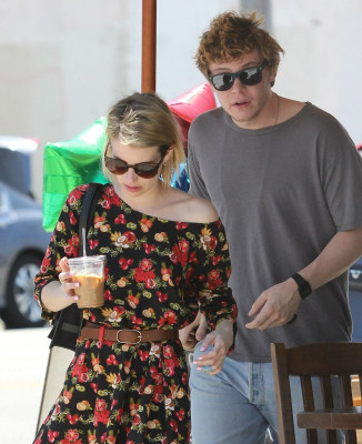 Evan Peters pic #703374