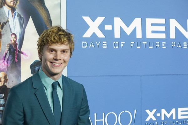 Evan Peters pic #699534