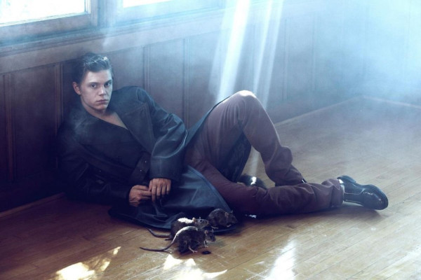 Evan Peters pic #711953