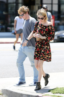 Evan Peters pic #706136