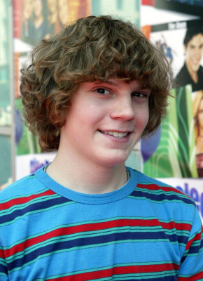 photo 19 in Evan Peters gallery [id703100] 2014-05-29 00:00:00