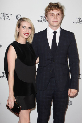 Evan Peters pic #703390
