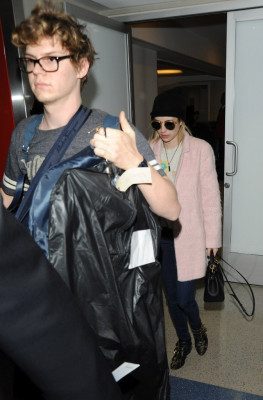 Evan Peters pic #704205