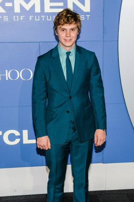 Evan Peters pic #699351