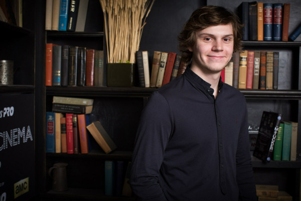 Evan Peters pic #711922