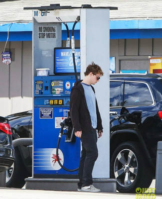 Evan Peters pic #707903
