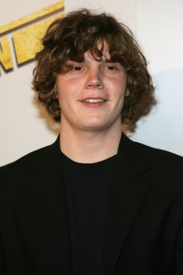 photo 27 in Evan Peters gallery [id703018] 2014-05-29 00:00:00