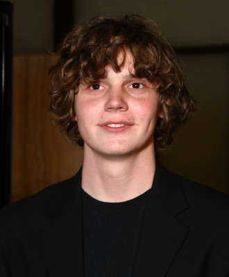 photo 25 in Evan Peters gallery [id703020] 2014-05-29 00:00:00