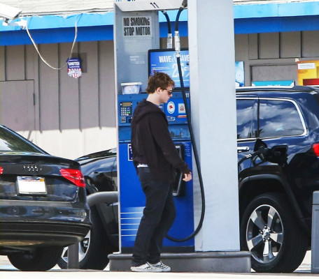 Evan Peters pic #707910