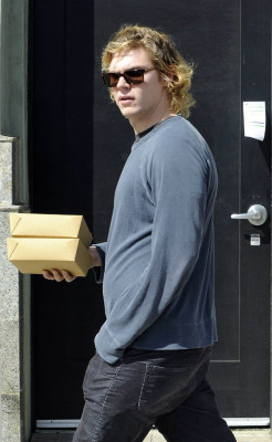 Evan Peters pic #707449