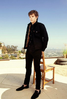 Evan Peters pic #711926
