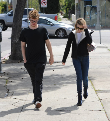 Evan Peters pic #707911