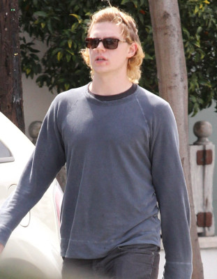 photo 18 in Evan Peters gallery [id706558] 2014-06-09 00:00:00
