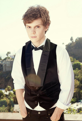 Evan Peters pic #711919
