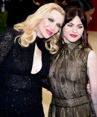 photo 12 in Frances Bean Cobain gallery [id987810] 2017-12-09 00:00:00