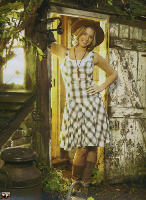 photo 20 in Gemma Atkinson gallery [id175925] 2009-08-10 00:00:00