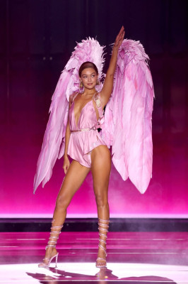 photo 17 in Gigi Hadid gallery [id1361846] 2024-12-07 00:00:00