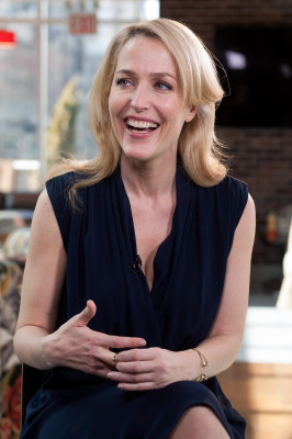 Gillian Anderson pic #680888