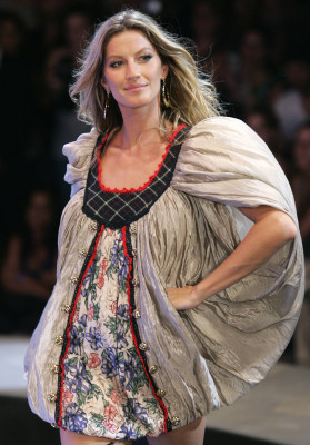 photo 18 in Gisele Bundchen gallery [id111799] 2008-10-08 00:00:00