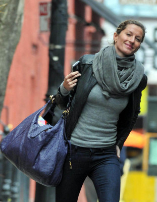 photo 12 in Gisele Bundchen gallery [id147996] 2009-04-17 00:00:00