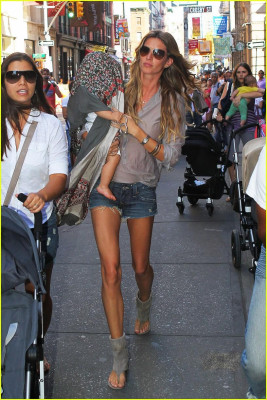 photo 28 in Gisele Bundchen gallery [id288471] 2010-09-17 00:00:00