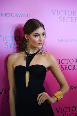 Grace Elizabeth pic #982069