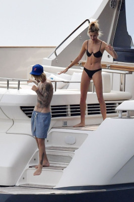 Hailey Baldwin pic #1069747