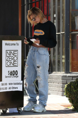 Hailey Baldwin pic #1030175