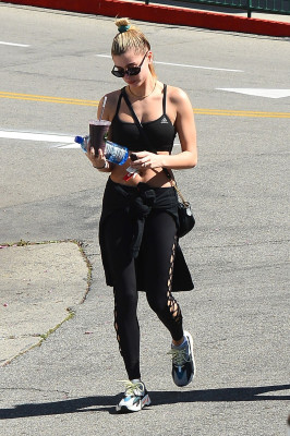Hailey Baldwin pic #1024601