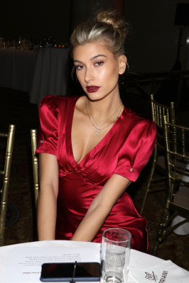 Hailey Baldwin pic #889328