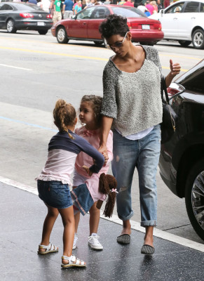 Halle Berry pic #527051