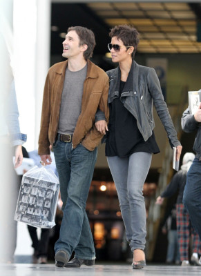 photo 12 in Halle Berry gallery [id333489] 2011-01-25 00:00:00