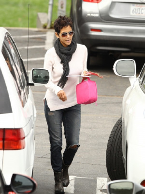 photo 28 in Halle Berry gallery [id562015] 2012-12-21 00:00:00