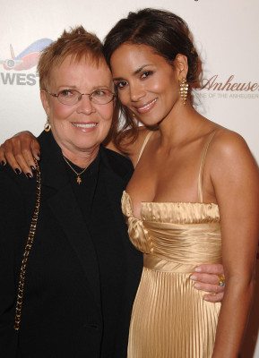 Halle Berry pic #695255