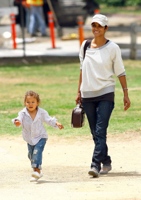 photo 12 in Halle Berry gallery [id280731] 2010-08-24 00:00:00