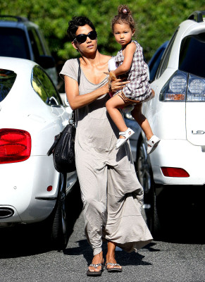photo 14 in Halle Berry gallery [id276687] 2010-08-10 00:00:00
