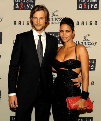 photo 18 in Halle Berry gallery [id317735] 2010-12-23 00:00:00